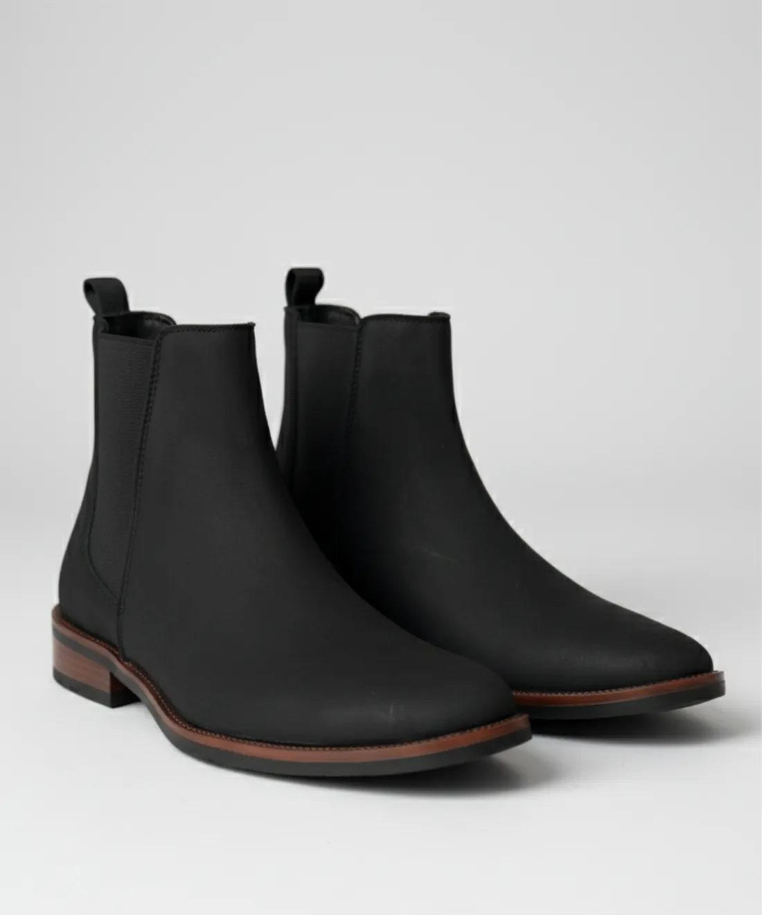 Botín Tipo Chelsea Negro (Nobuck)