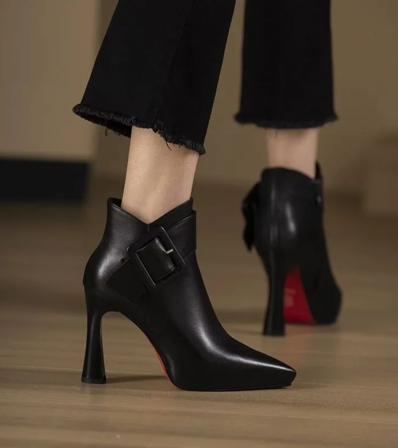 SOFÍA | BOTINES DE TACÓN CON HEBILLA OVERSIZE