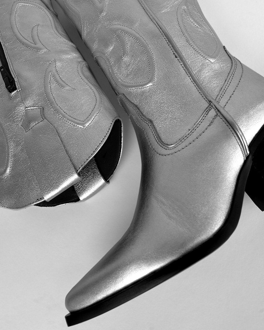 BOTA REGINA 817 P