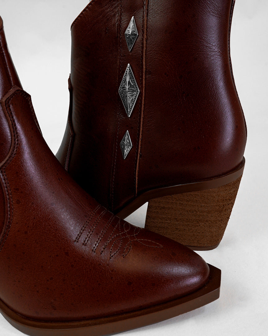 BOTIN 316 DAKOTA AVELLANA