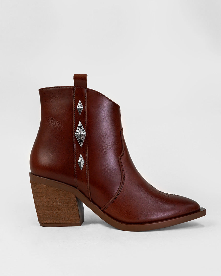 BOTIN 316 DAKOTA AVELLANA