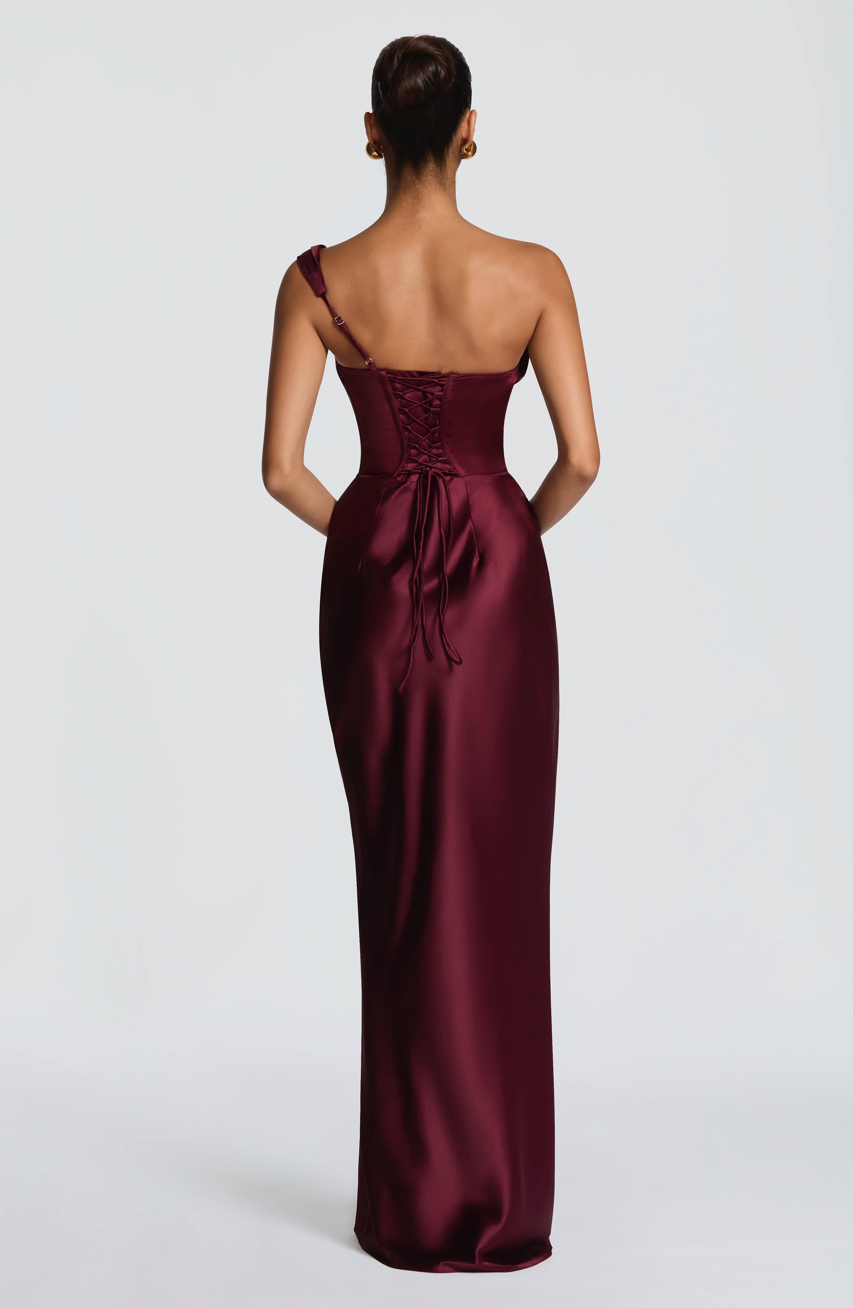Vestido Carolina™ | Elegancia asimétrica con caída satinada
